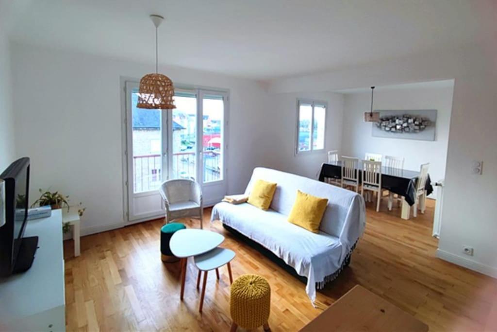 Appartement 76M2 Lumineux Centre Ville Garage Prive 3Ieme Etage Sans Ascenseur Fougères Kültér fotó